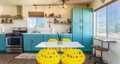 Stargazing Retreat - 2 Acres/Outdoor Tub/Hammocks