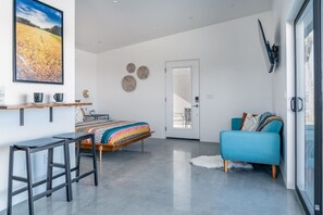 Interior - ❤Hot Tub + Close to Downtown JT ❤ Fully Fenced + Firepit Mini❤ (Joshua Tree)