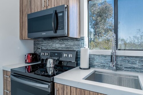 ❤Hot Tub + Close to Downtown JT ❤ Fully Fenced + Firepit Mini❤