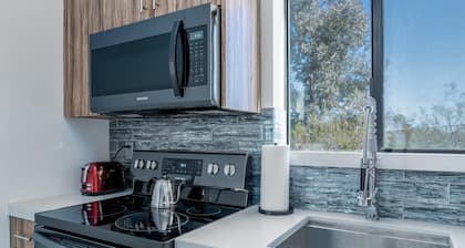 ❤Hot Tub + Close to Downtown JT ❤ Fully Fenced + Firepit Mini❤