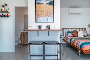 1 bedroom, desk, iron/ironing board, free WiFi - ❤Hot Tub + Close to Downtown JT ❤ Fully Fenced + Firepit Mini❤ (Joshua Tree)