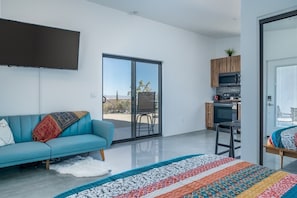1 bedroom, desk, iron/ironing board, free WiFi - ❤Hot Tub + Close to Downtown JT ❤ Fully Fenced + Firepit Mini❤ (Joshua Tree)