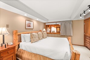 4 bedrooms, iron/ironing board, WiFi