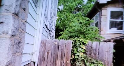 1 Stop/1 Shop! Large D.C. house-pet friendly/big backyard & parking/near metro