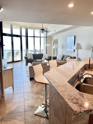 智能电视、电子游戏、DVD 播放器