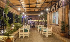 Khu ẩm thực ngoài trời