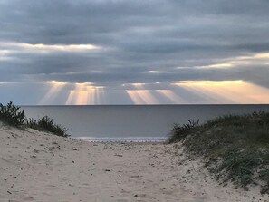 Beach nearby - House with garden on the edge of the dune, 5 minutes' walk from the beach (Barbâtre)