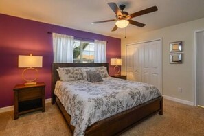 5 slaapkamers, een strijkplank/strijkijzer, reisbedje, wifi