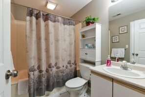 Shower, hair dryer, towels - Shelter in Faith- Amazing Golf Views! (Branson)