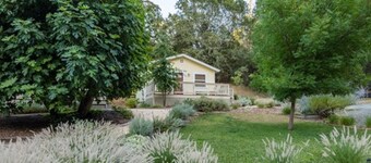 Charming King Cottage