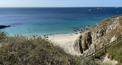 Maisonnette close to the sea ***