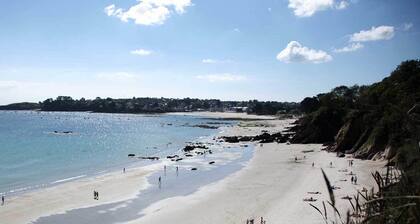 Maisonnette proche de la mer ***