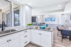 Interior - Luxury Wailea Family Condo. Complete Remodel!  AC and Pool. (Wailea)