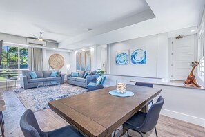 Interior - Luxury Wailea Family Condo. Complete Remodel!  AC and Pool. (Wailea)