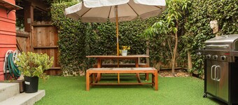 @RedHouseVeniceBeach - Modern Farmhouse steps from Abbot Kinney & Venice Beach