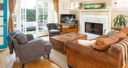 @RedHouseVeniceBeach - Modern Farmhouse steps from Abbot Kinney & Venice Beach
