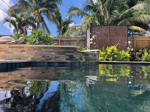 SOFA HOUSE: Walk downtown/beach. EPIC pool home!