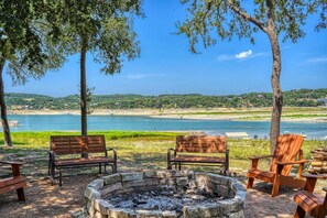Property grounds - Medina Lake Waterfront Getaway (Lakehills)