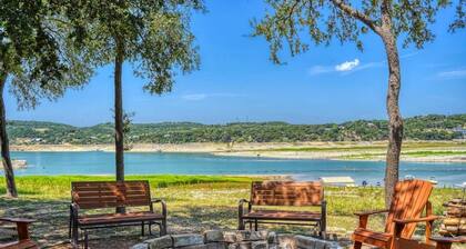 Medina Lake Waterfront Getaway