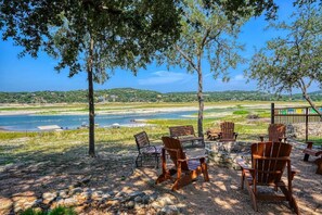 Property grounds - Medina Lake Waterfront Getaway (Lakehills)