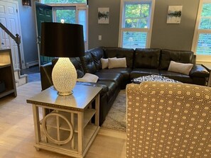 Smart TV, fireplace, DVD player, table tennis