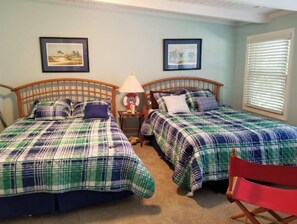 3 bedrooms, free WiFi, bed sheets - Pappy's Pool Lake: A 1650 sqft with Pier, Boat Ramp, Screened porch,Lakeside. (Lake Waccamaw)
