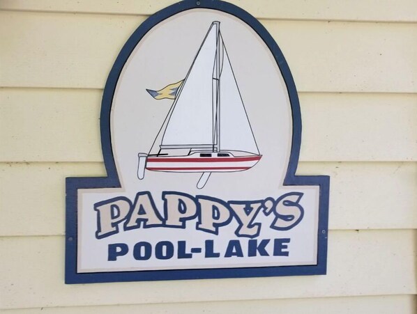 Interior detail - Pappy's Pool Lake: A 1650 sqft with Pier, Boat Ramp, Screened porch,Lakeside. (Lake Waccamaw)