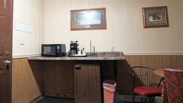 Standard Suite, 1 Bedroom, Non Smoking, Refrigerator & Microwave (3 Queen Beds) | Individually decorated, individually furnished, desk, laptop workspace