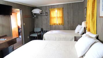 Suite Standard, 1 chambre, non-fumeurs, réfrigérateur et four à micro-ondes (3 Queen Beds) | Décoration personnalisée, ameublement personnalisé, bureau