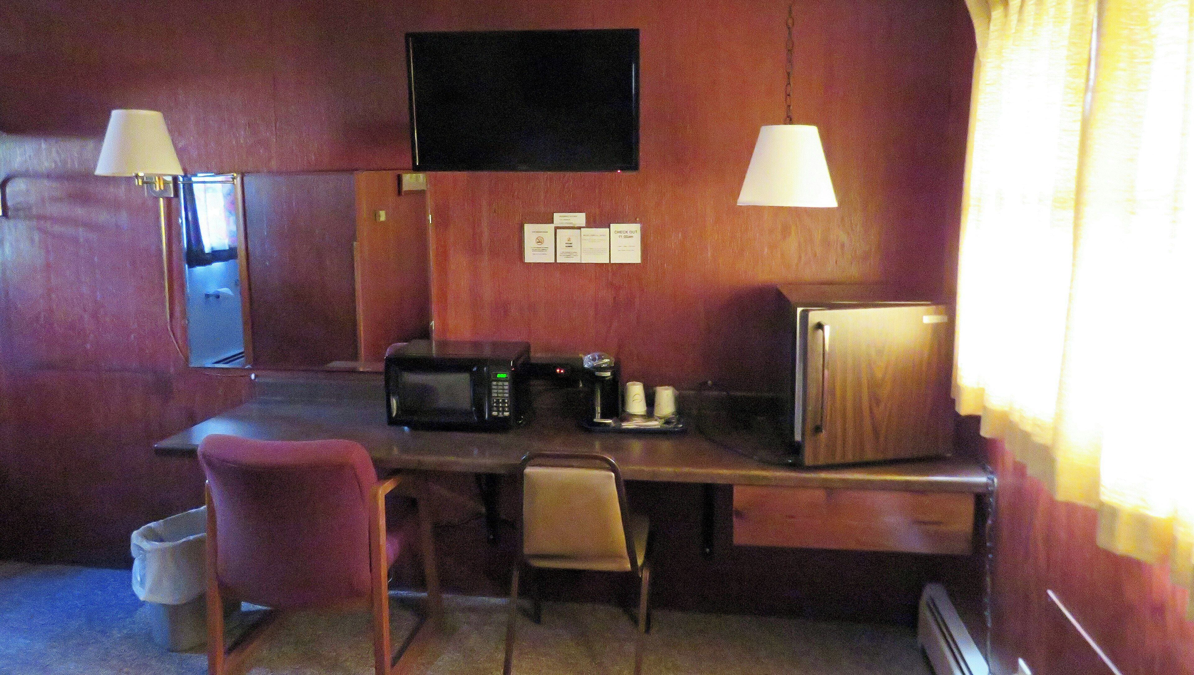 Standard Room, 1 Double Bed, Non Smoking, Refrigerator & Microwave | Individually decorated, individually furnished, desk, laptop workspace