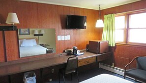 Standaard kamer, 1 queensize bed, niet-roken, koelkast & magnetron | Individueel gedecoreerd, individueel gemeubileerd, een bureau