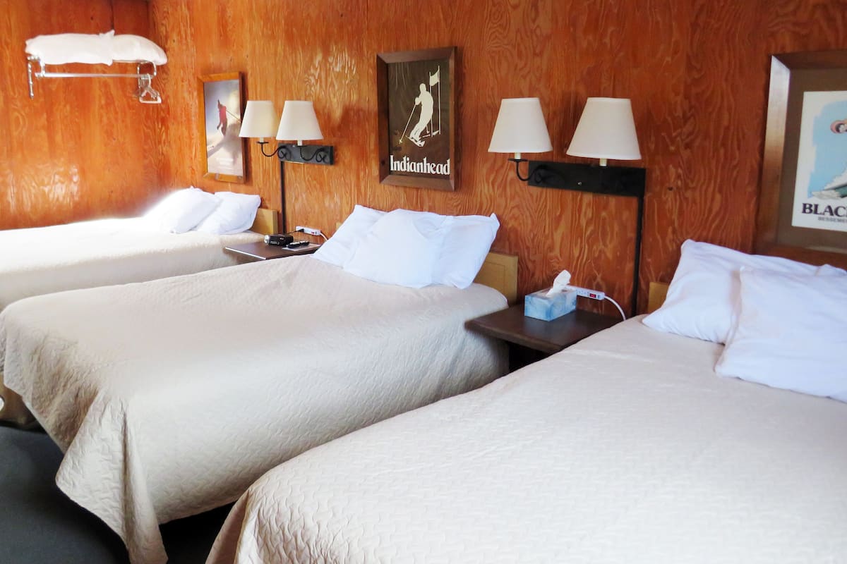 3 Full Beds Non Smoking 2nd Floor | Dihias secara berasingan, dilengkapkan perabot secara berasingan, meja
