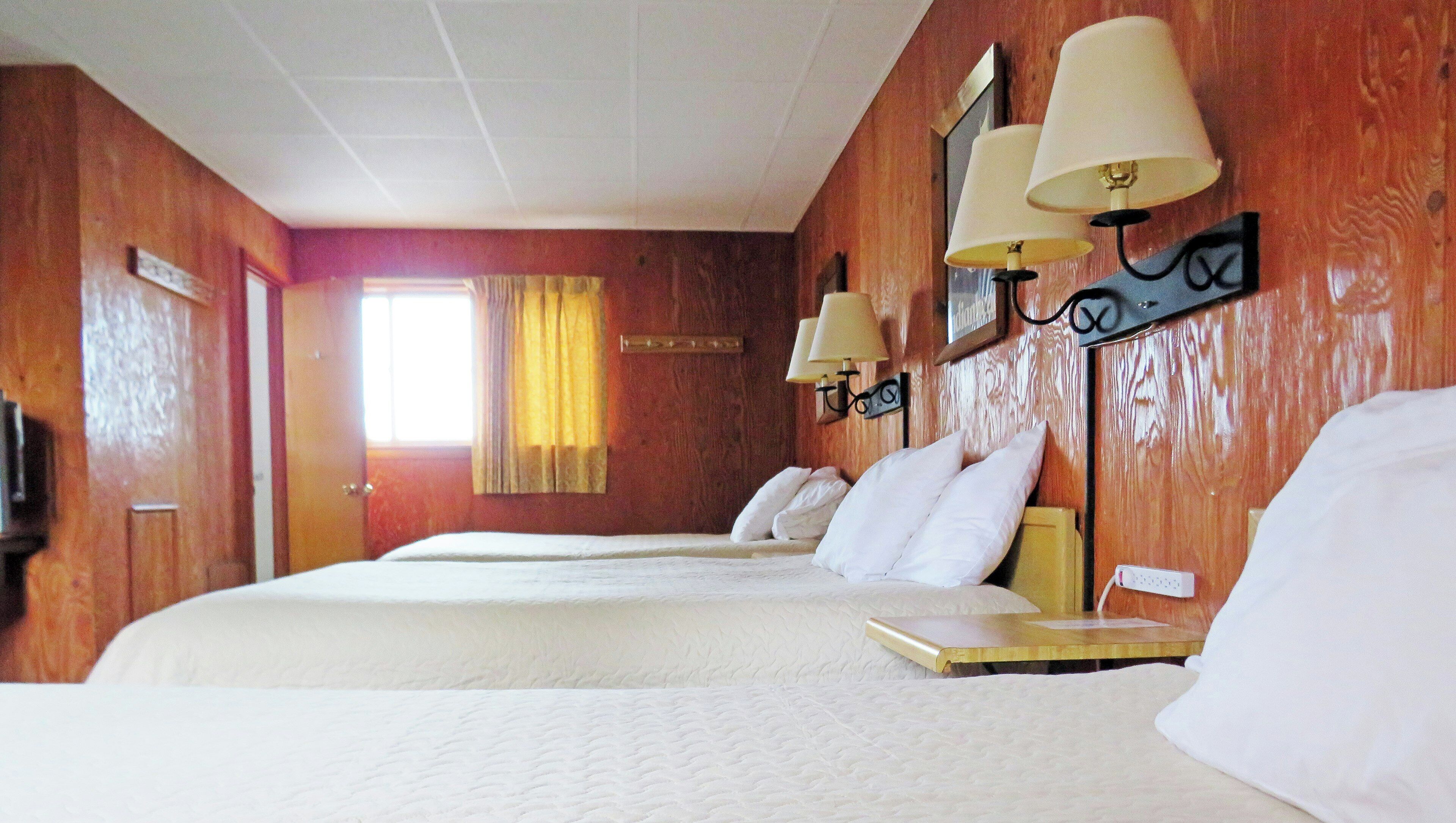 3 Full Beds Non Smoking 2nd Floor | Individually decorated, individually furnished, desk, laptop workspace
