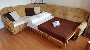 2 soverom, skrivebord, strykejern/-brett og wi-fi (inkludert)