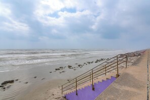 Beach - Pool View & Beachside Relaxation: Galveston Condo! (Galveston)