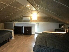 2 多间卧室、办公桌、熨斗/熨衣板、免费 WiFi