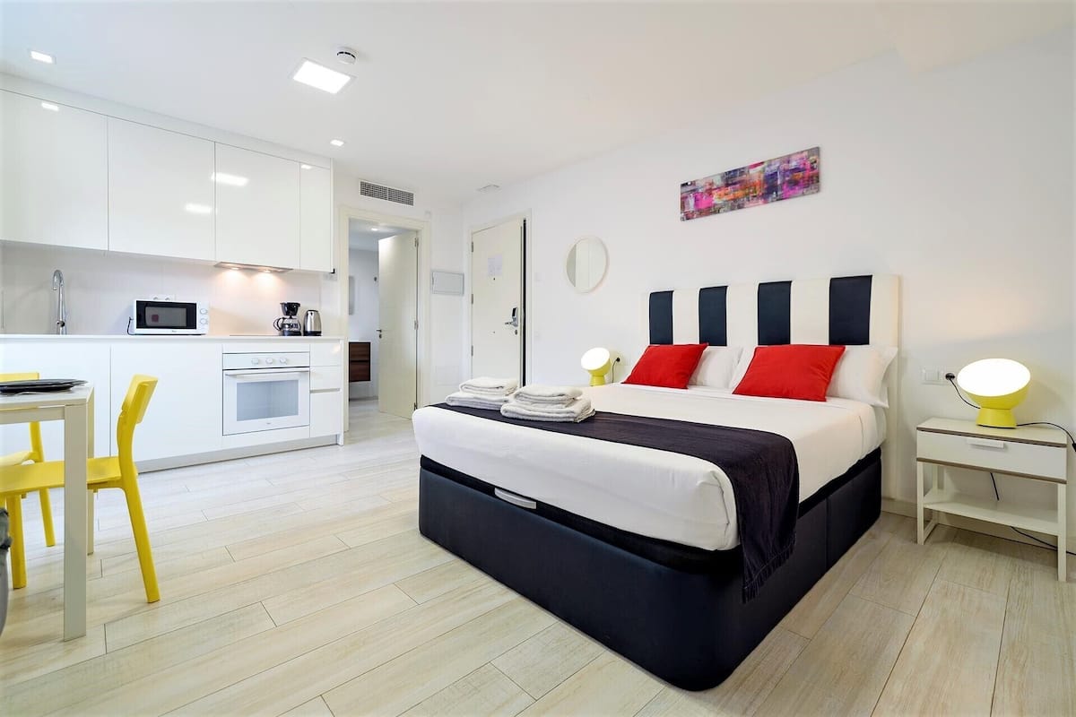 Estudio | 1 habitación, escritorio, tabla de planchar con plancha y wifi gratis