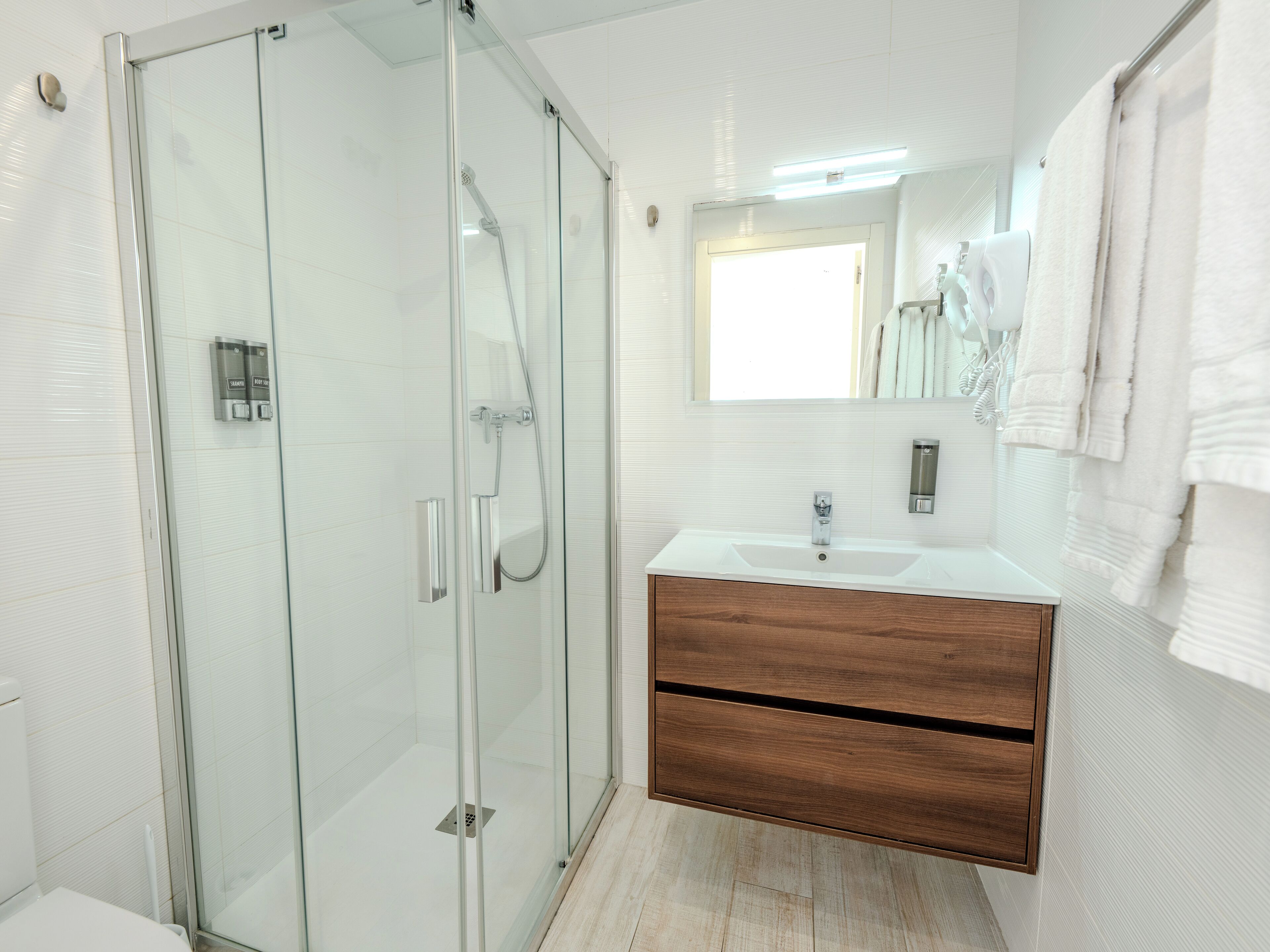 Comfort appartement, 1 slaapkamer | Een bureau, een strijkplank/strijkijzer, gratis wifi, beddengoed