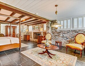 5 quartos, ferros/tábuas de passar roupa, Wi-Fi, roupa de cama