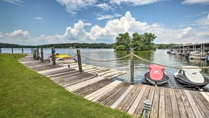 Marina - Balcony & Lake Access: Hot Springs Getaway! (Hot Springs)