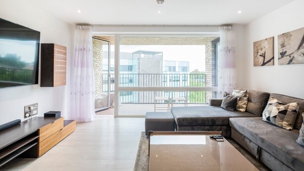 Unclassified image, 1 of 10, button - Shepards Bush Apartments (London)