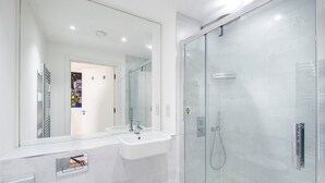 Unclassified image, 4 of 10, button - Shepards Bush Apartments (London)