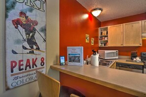 Fridge, microwave, stovetop, dishwasher - Ski & Unwind Fireside: Main St Condo in Tannhauser (Breckenridge)
