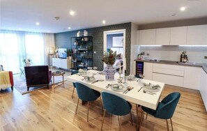 Deluxe Apartment | Living area
