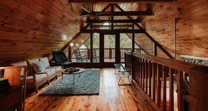 Gatlinburg 6BR/5B Log Cabin! Close to town and the Smokies!
