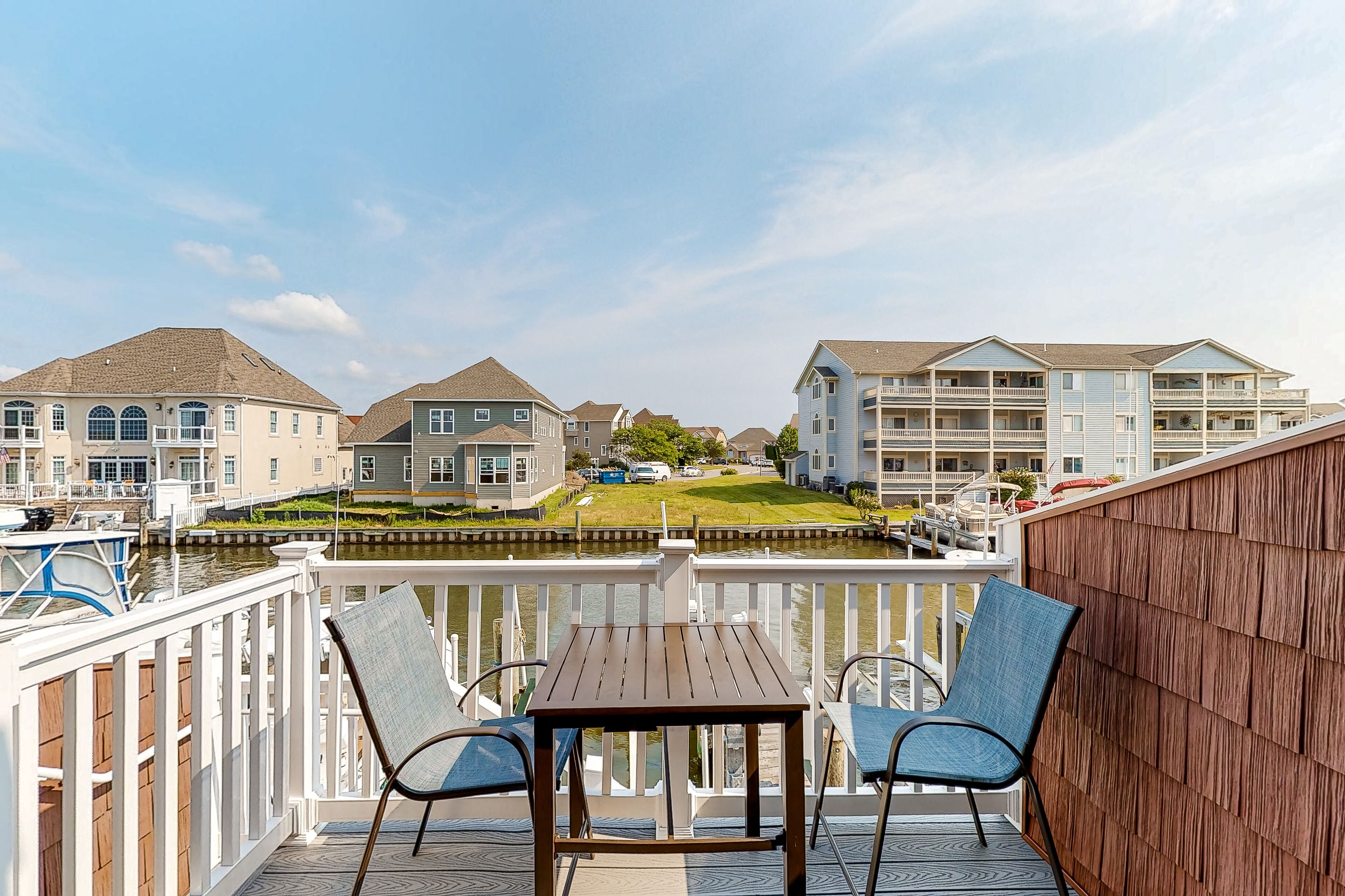 Canalfront Townhouse with Shared Pool, High-Speed WiFi, and Private Washer/Dryer