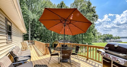 5BR Dog-Friendly Lakefront Haven with Game Room, Starlink & Private Dock