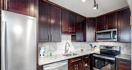 Cozy Condo with a Pool, Washer/Dryer, and High-speed WiFi