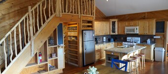 Perfect Mountain Home II with HOT TUB overlooking Mary's Lake/Near RMNP entrance