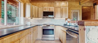 High-end ski-in/ski-out getaway with fast WiFi, large deck & more